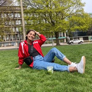 Meet your Posher, Nadine